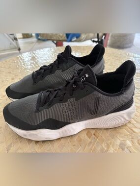 New Balance Men’s Black & Gray Running Sneakers